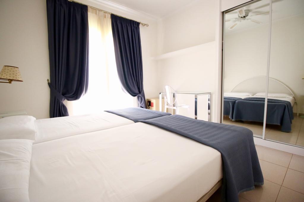 Apartment Golf Park Los Abrigos Phòng bức ảnh