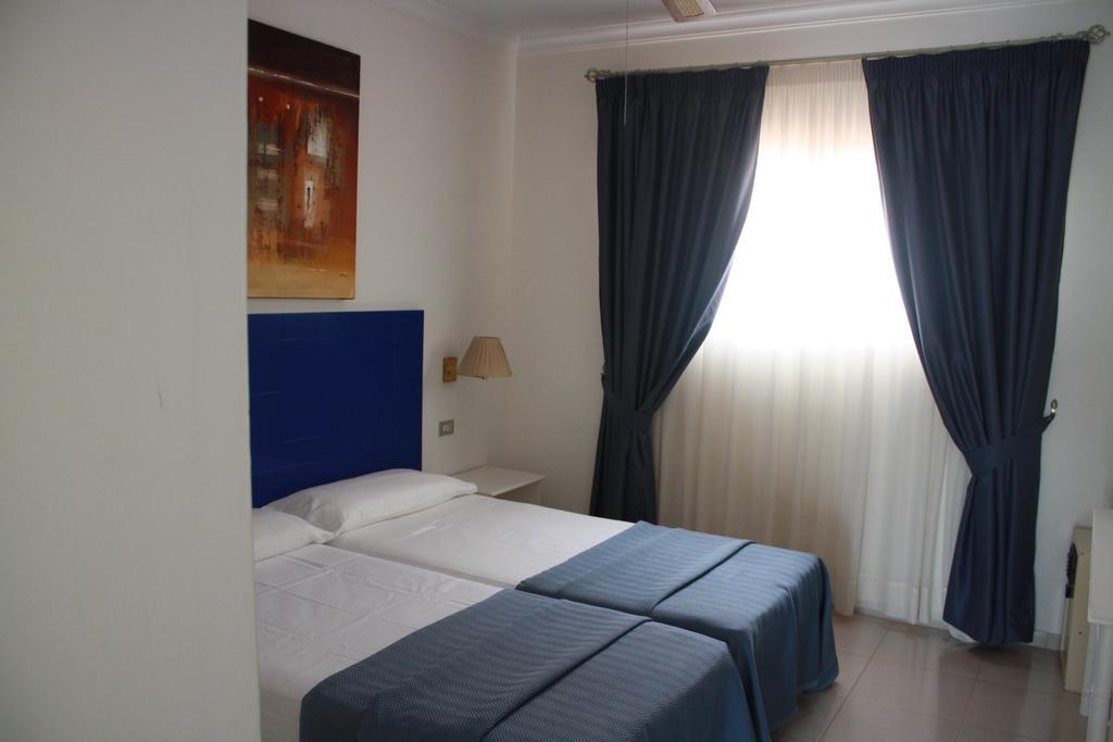 Apartment Golf Park Los Abrigos Phòng bức ảnh